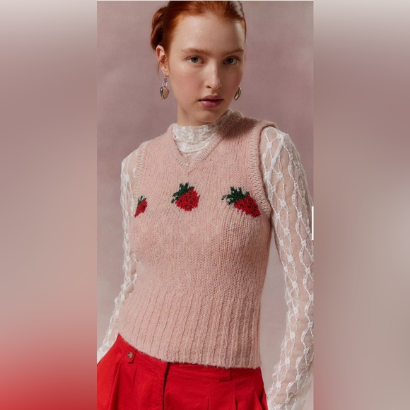 Kimchi Blue Tops - Kimchi Blue Jones Sparkly Printed Sweater Vest